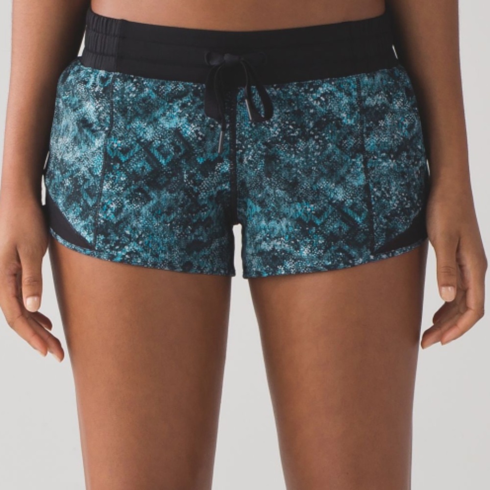 Lululemon Hotty Hot Short (2 1/2") Fairisle Multi Black / Black Size 12